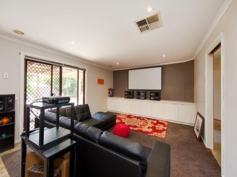 11 Adams Court, Thurgoona NSW 2640