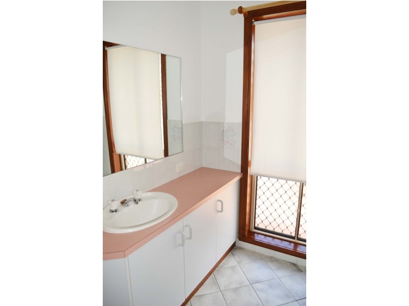 2/1 Saville Avenue, Lavington NSW 2641