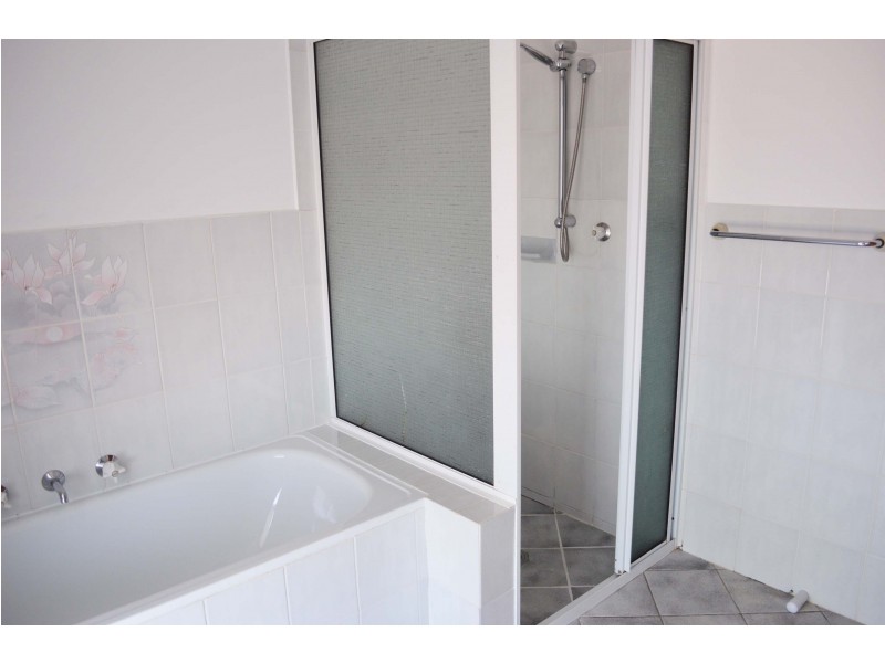 2/1 Saville Avenue, Lavington NSW 2641