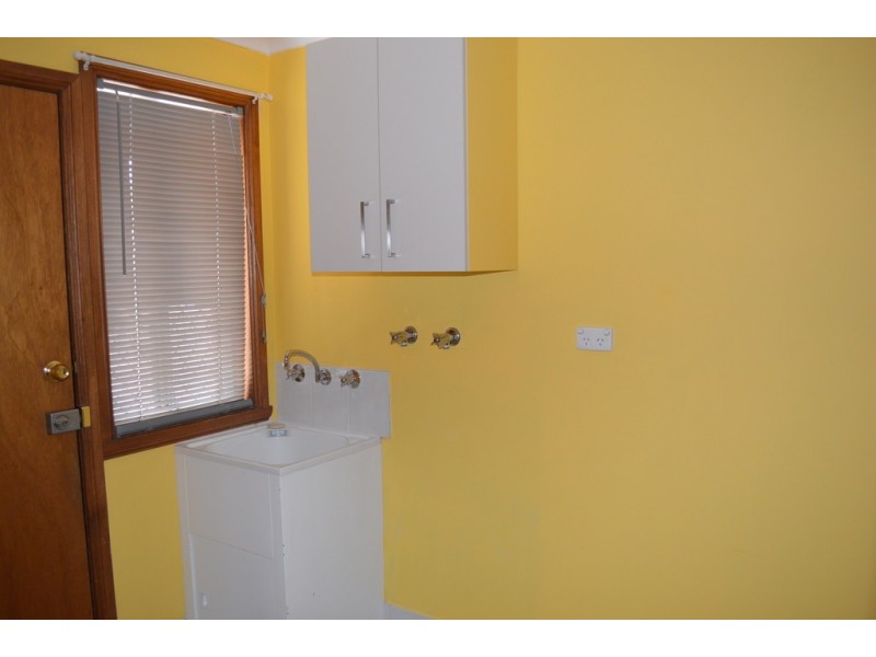 2/1 Saville Avenue, Lavington NSW 2641