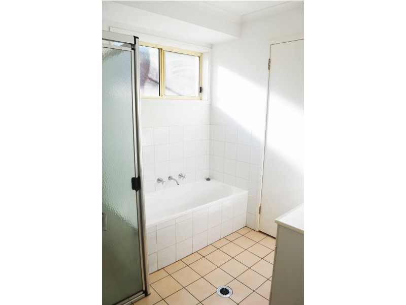 16 Nardoo Court, Thurgoona NSW 2640