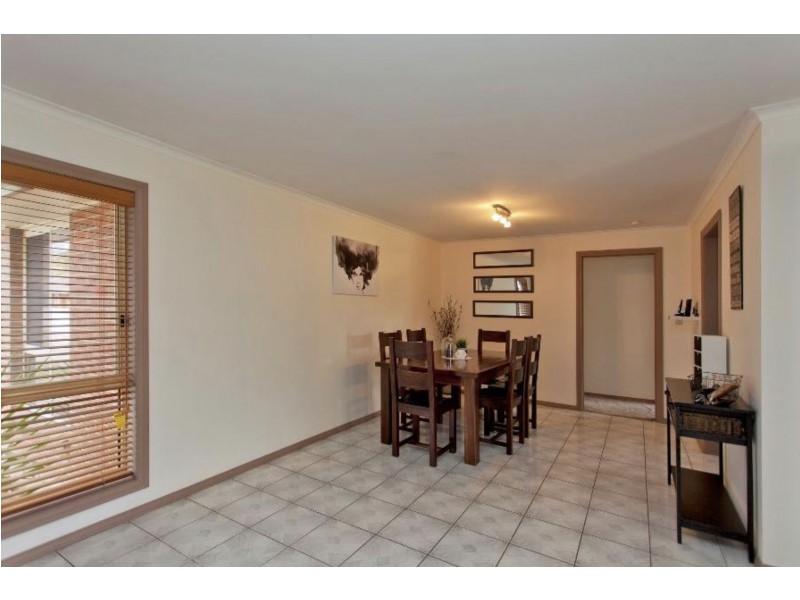 2/472 Heriot Street, Lavington NSW 2641