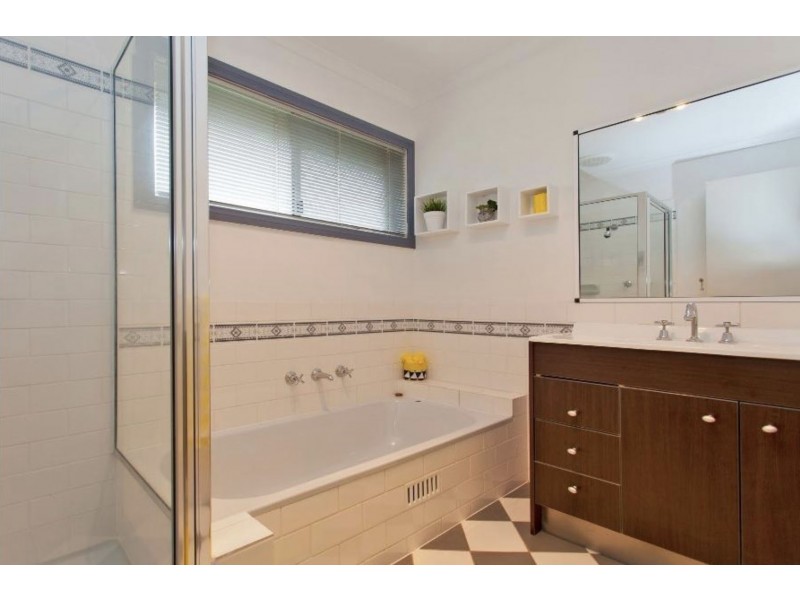 2/472 Heriot Street, Lavington NSW 2641