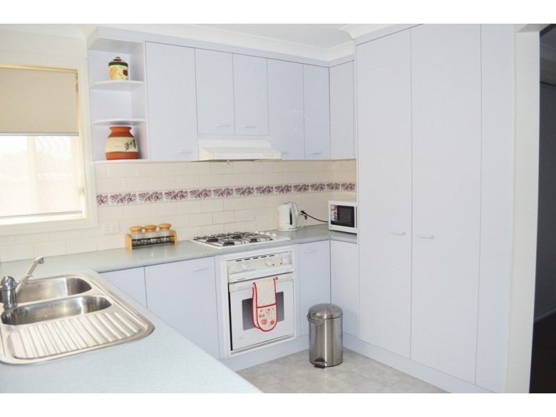 3/558 Webb Street, Lavington NSW 2641