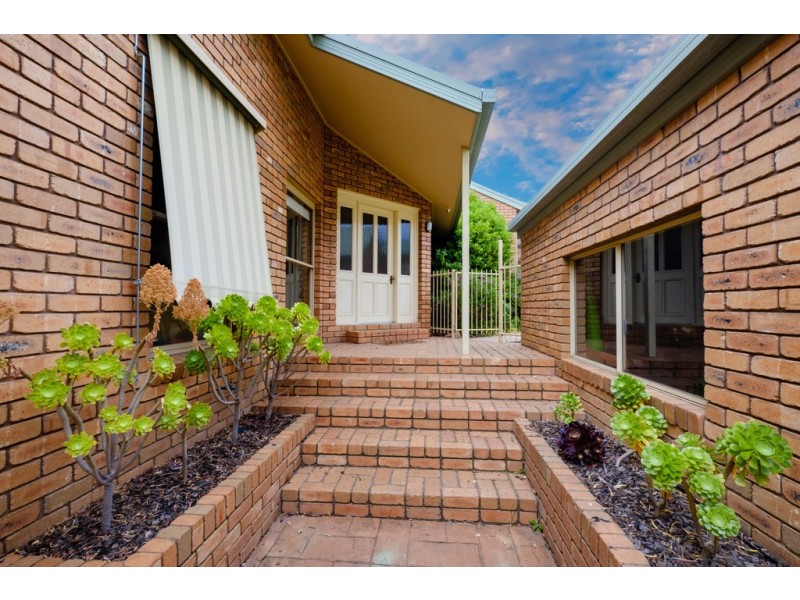 697 Hodge Street, Albury NSW 2640
