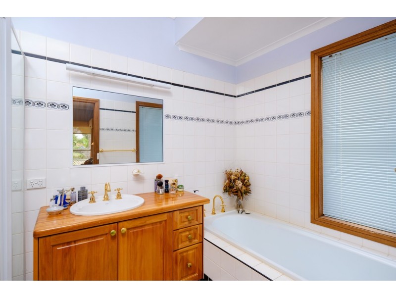 697 Hodge Street, Albury NSW 2640