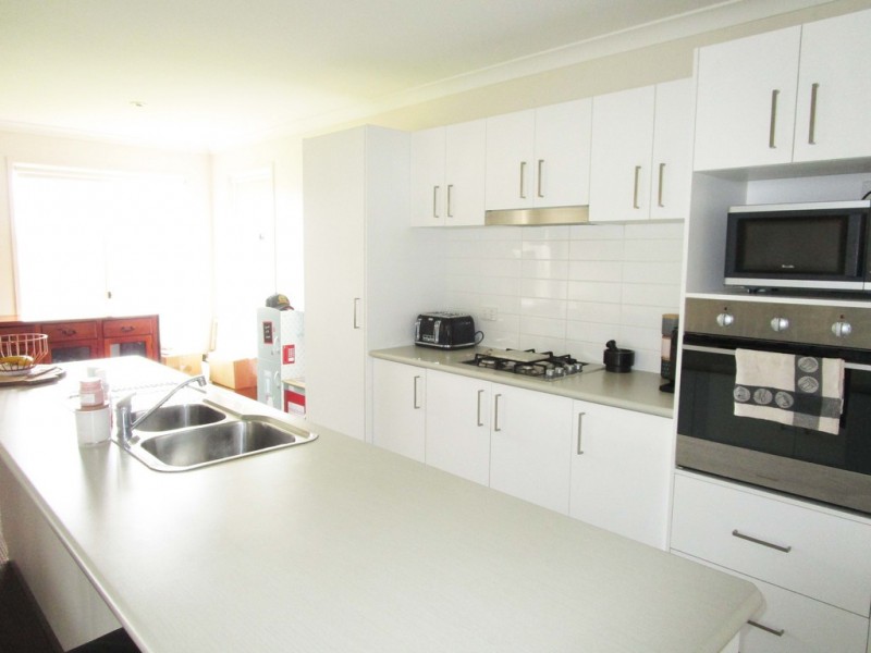 203 Kaitlers Road, Lavington NSW 2641
