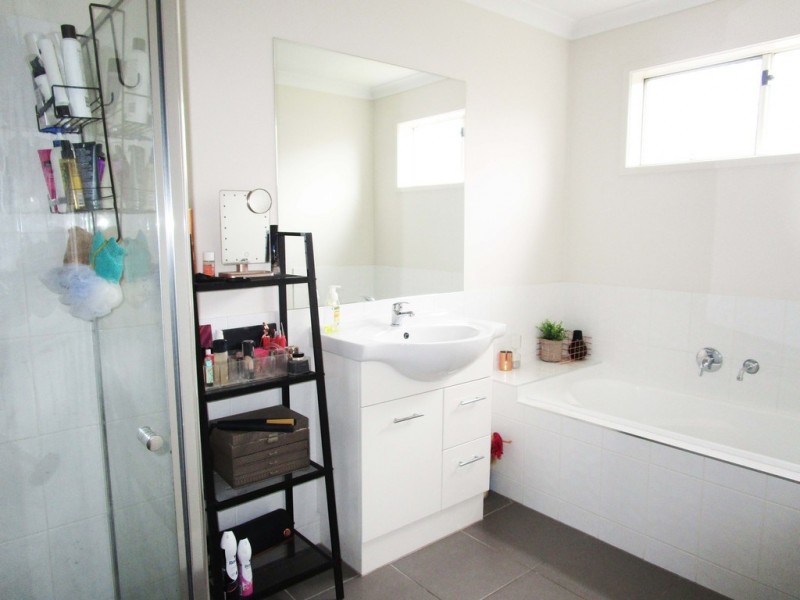 203 Kaitlers Road, Lavington NSW 2641
