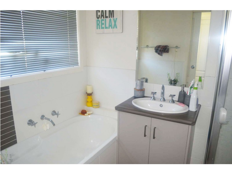 2/450 Ainslie Avenue, Lavington NSW 2641