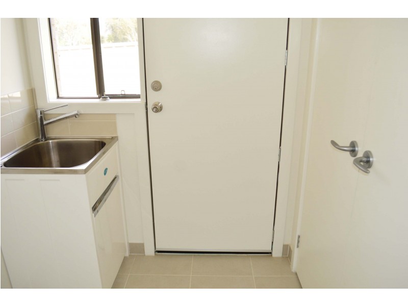 33/590-592 Oliver Street, Lavington NSW 2641