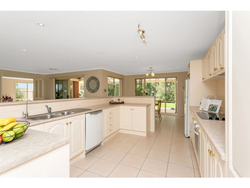 4 Coach Court, Willunga SA 5172