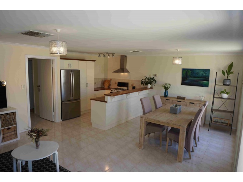 9 Yaldara Close, Woodcroft SA 5162