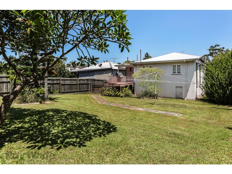 75 Daisy Street, Newmarket QLD 4051