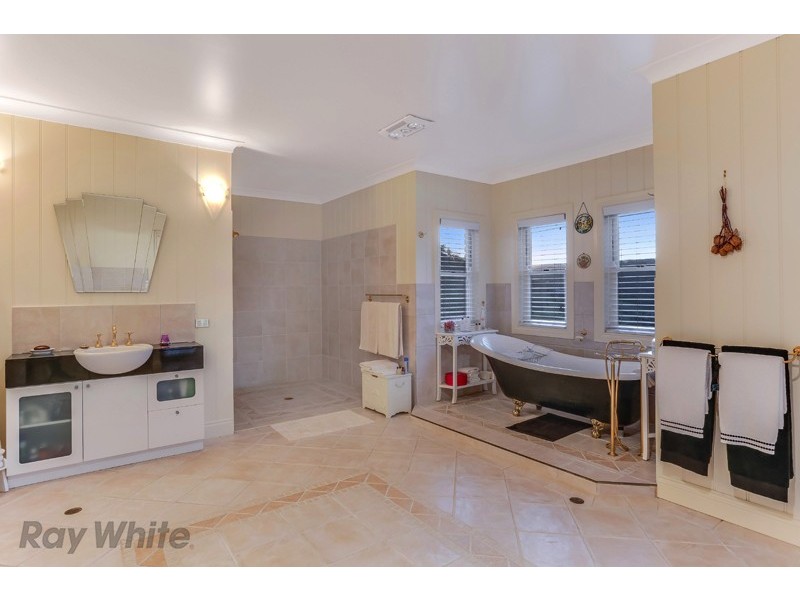144 Upper Brookfield Road, Brookfield QLD 4069