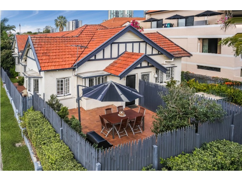 2/51 Racecourse Road, Hamilton QLD 4007