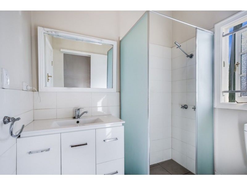 2/51 Racecourse Road, Hamilton QLD 4007