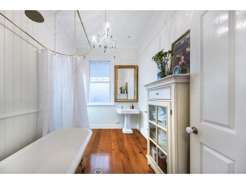 135 Crosby Road, Hamilton QLD 4007