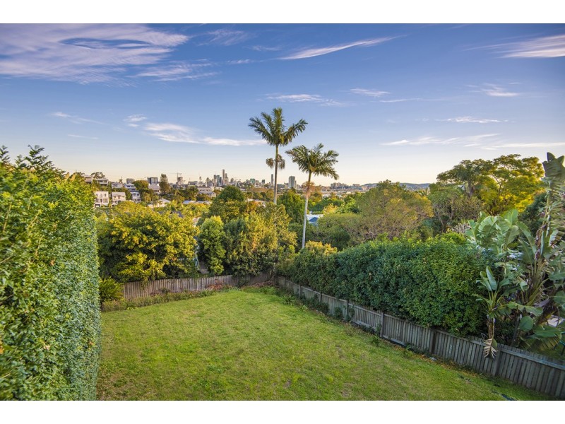 135 Crosby Road, Hamilton QLD 4007