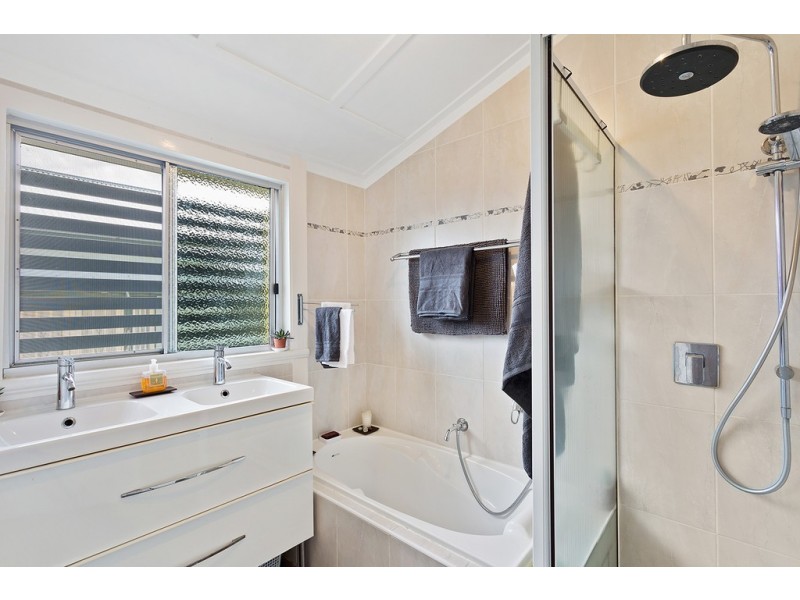 64 Sixth Avenue, Kedron QLD 4031