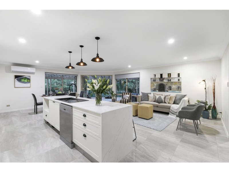 27 Winchcombe Avenue, Murrumba Downs QLD 4503