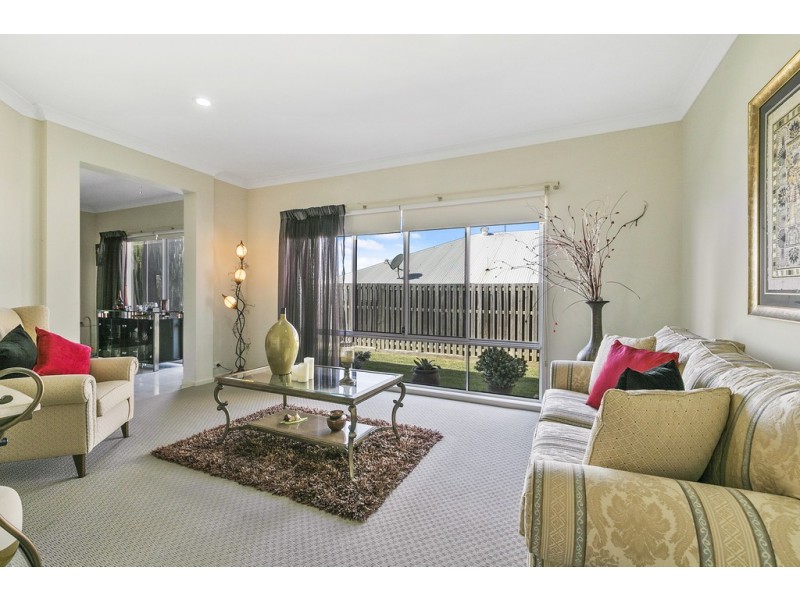 8 Player Street, North Lakes QLD 4509