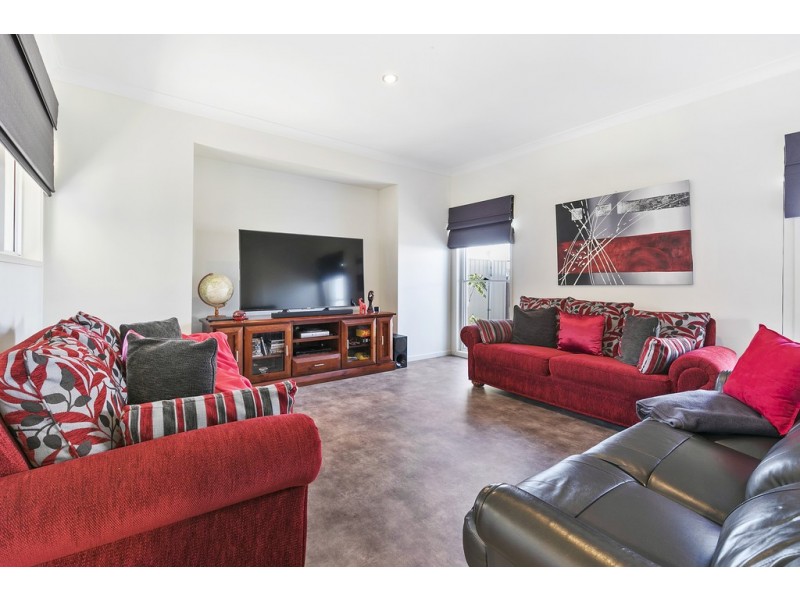 8 Player Street, North Lakes QLD 4509