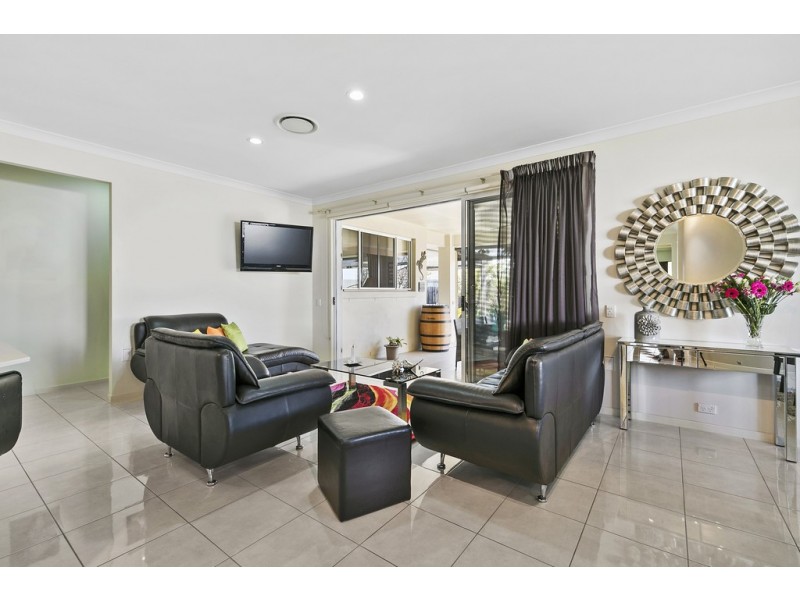 8 Player Street, North Lakes QLD 4509