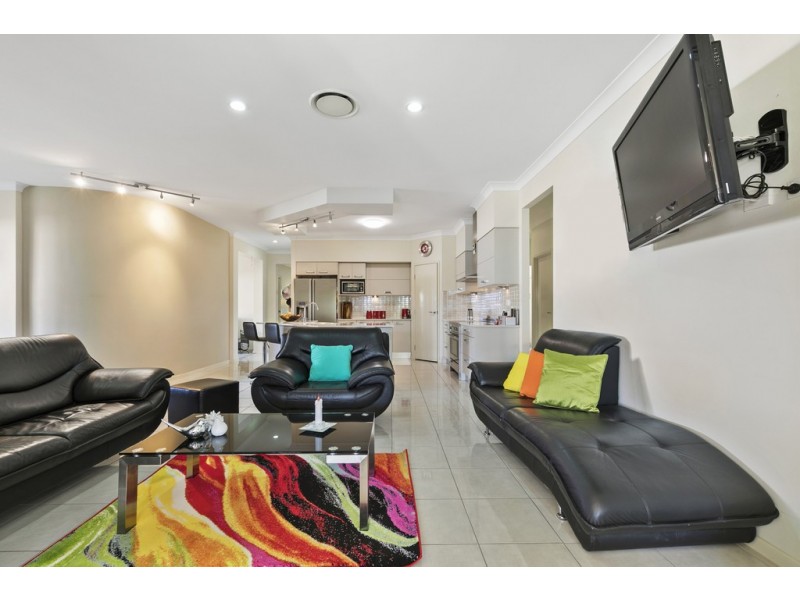 8 Player Street, North Lakes QLD 4509