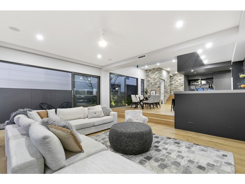 180 Mcilwraith Avenue, Norman Park QLD 4170