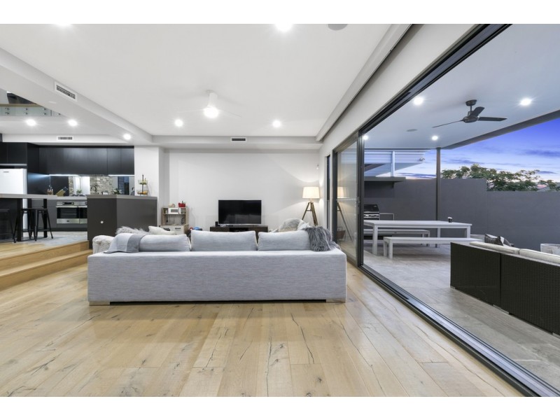 180 Mcilwraith Avenue, Norman Park QLD 4170