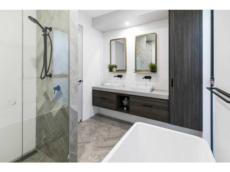 180 Mcilwraith Avenue, Norman Park QLD 4170