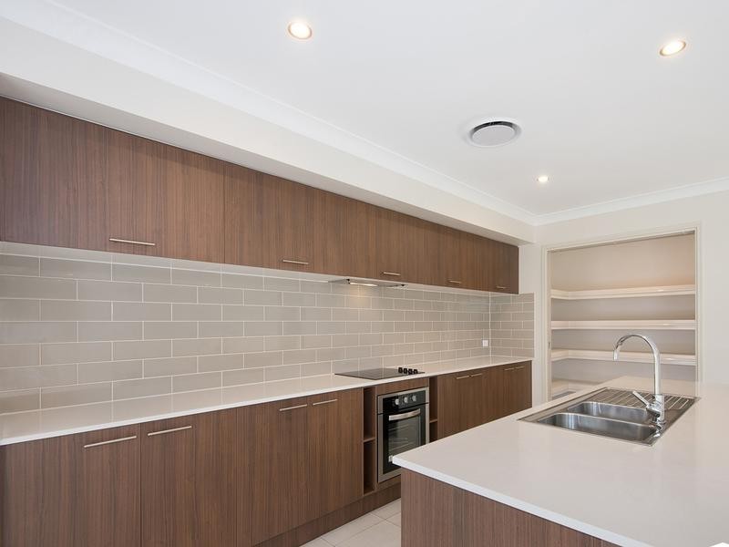 8 Harrison Street, North Lakes QLD 4509