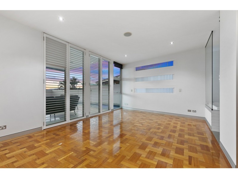 15 Wentworth Parade, Balmoral QLD 4171