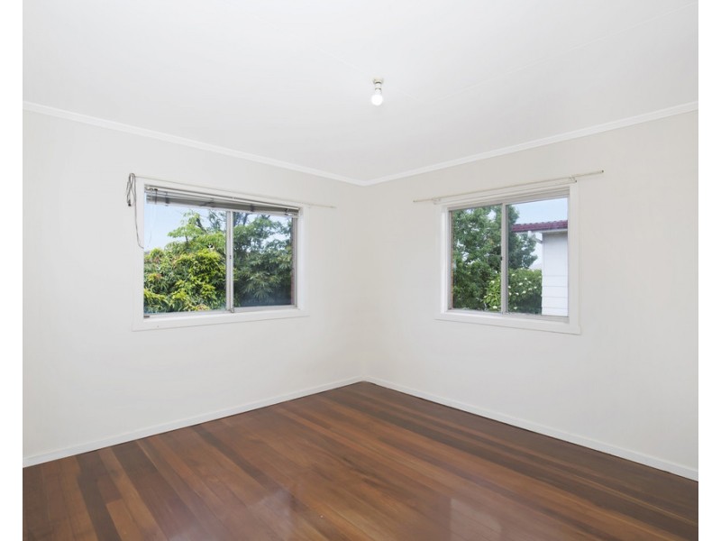 303 Kitchener Road, Stafford QLD 4053