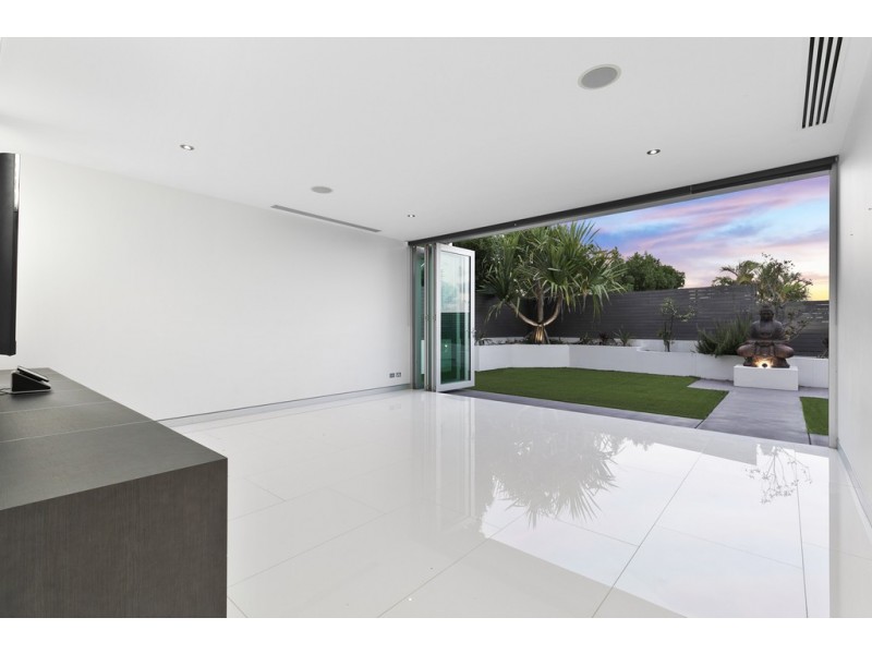 15 Wentworth Parade, Balmoral QLD 4171