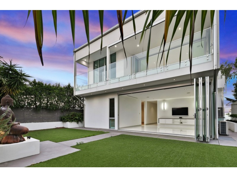 15 Wentworth Parade, Balmoral QLD 4171