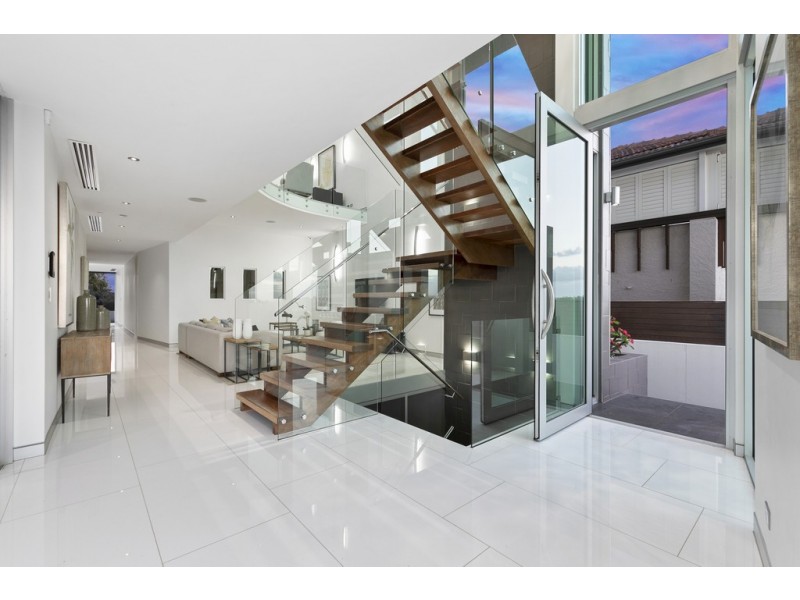 15 Wentworth Parade, Balmoral QLD 4171