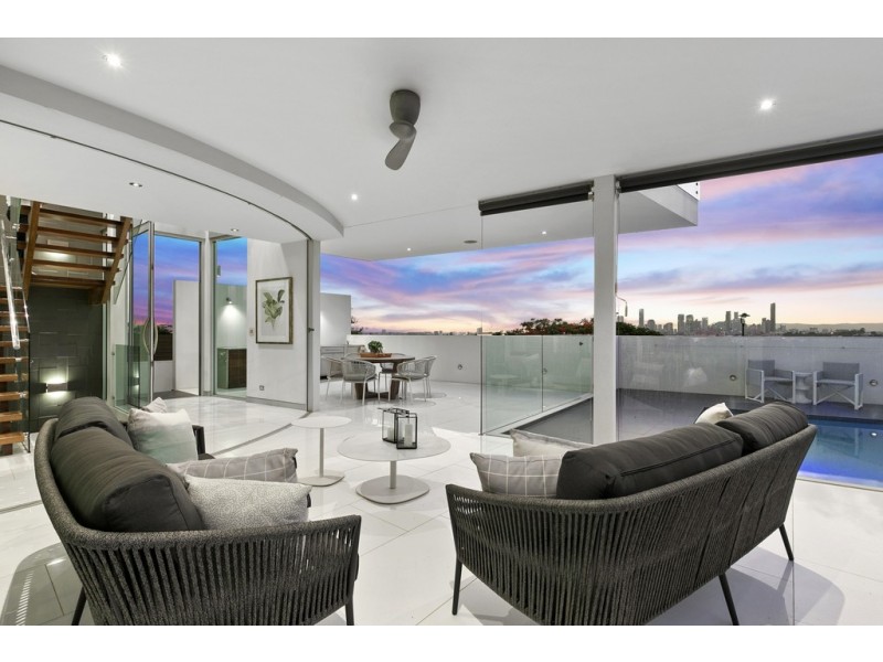 15 Wentworth Parade, Balmoral QLD 4171