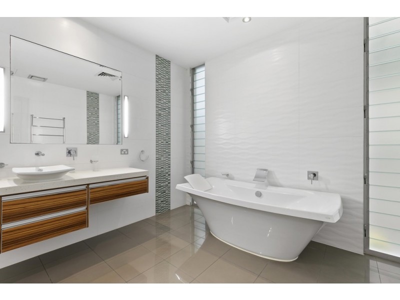 15 Wentworth Parade, Balmoral QLD 4171