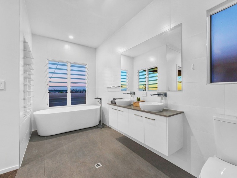 89 Erica Street, Cannon Hill QLD 4170