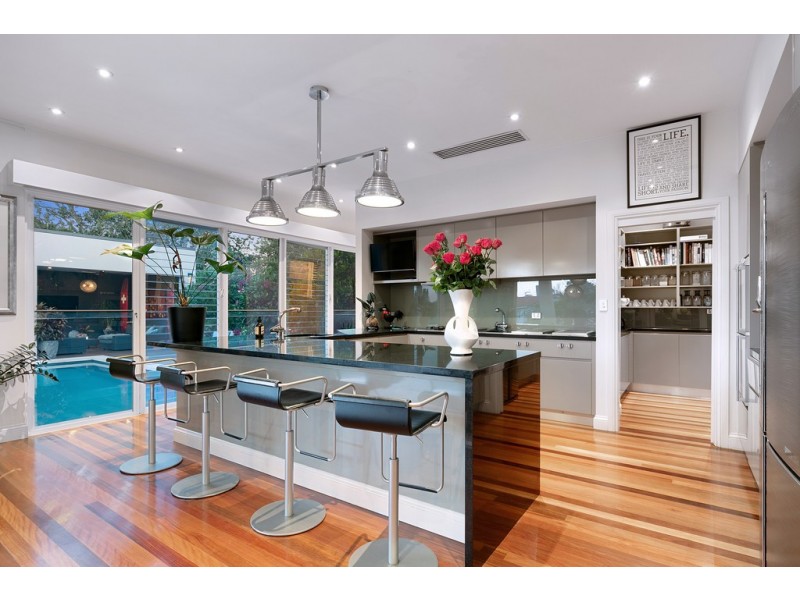 2 Rhyndarra Street, Yeronga QLD 4104