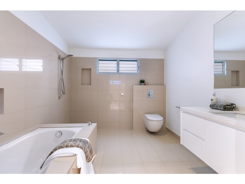 14 Joynt Street, Hamilton QLD 4007