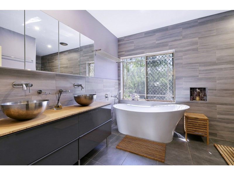 6 Ray Booker Court, Kobble Creek QLD 4520