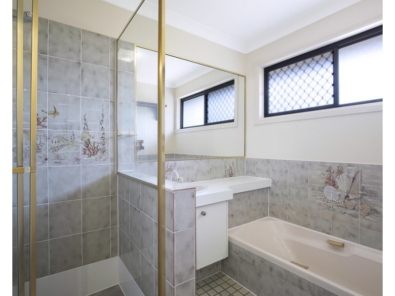 24 Brodick Street, Carindale QLD 4152