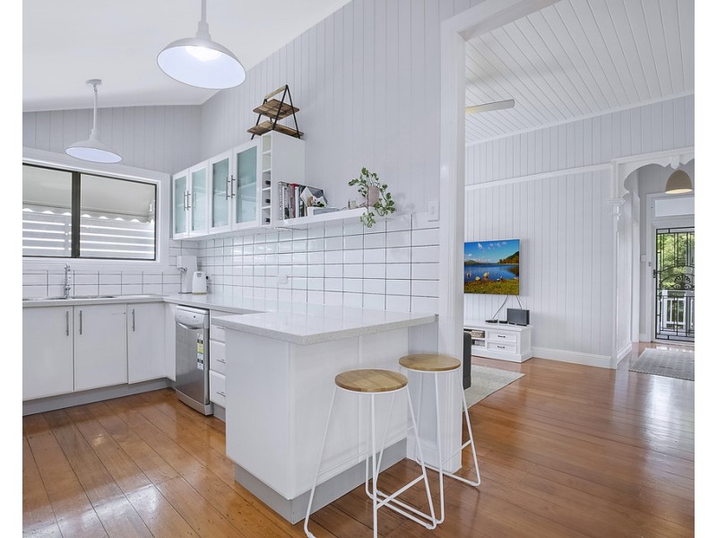 74 Winchester Street, Hamilton QLD 4007