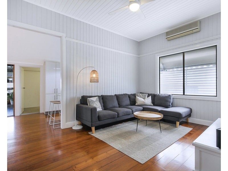 74 Winchester Street, Hamilton QLD 4007