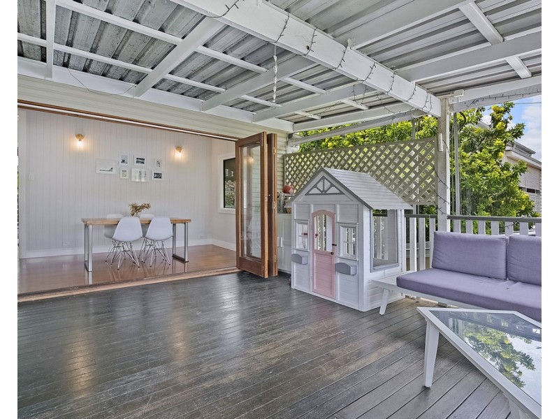 74 Winchester Street, Hamilton QLD 4007