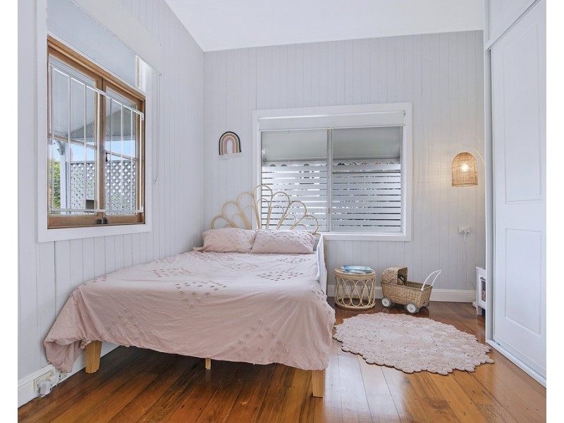 74 Winchester Street, Hamilton QLD 4007