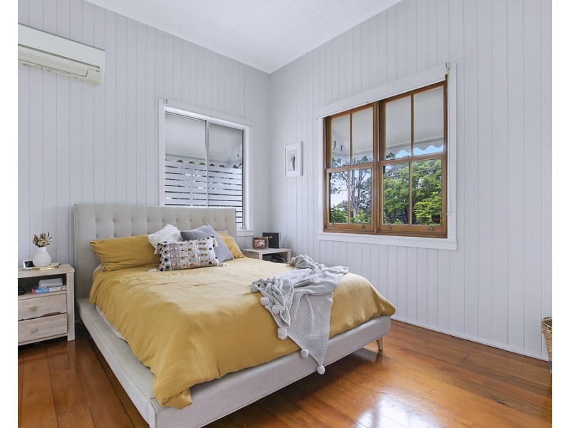 74 Winchester Street, Hamilton QLD 4007