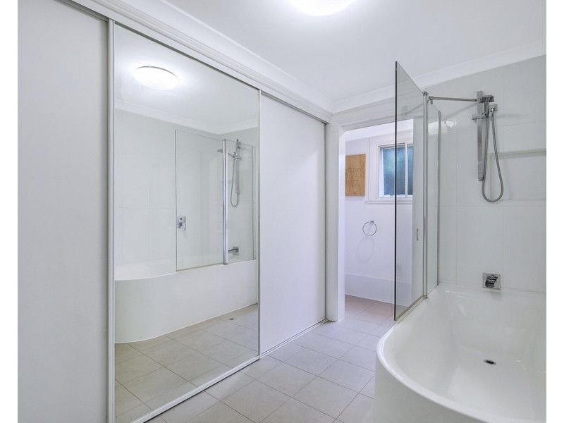 74 Winchester Street, Hamilton QLD 4007